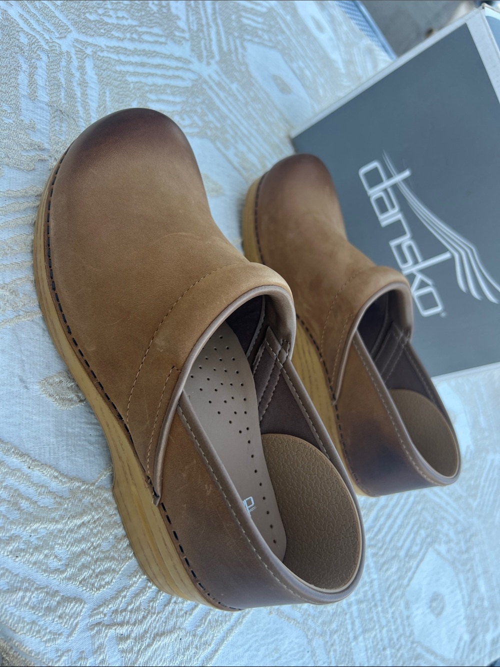 Dansko 41 Professional Burnished Nubuck Honey New